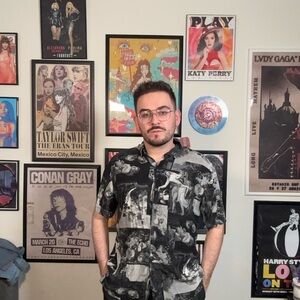 UO Art Motif Short Sleeve Button-Down Shirt